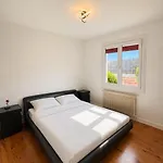 Maison Moderne En Face De La Nyaraló *