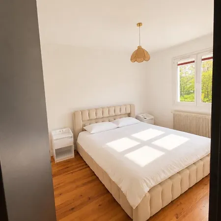 Maison En Face De La *