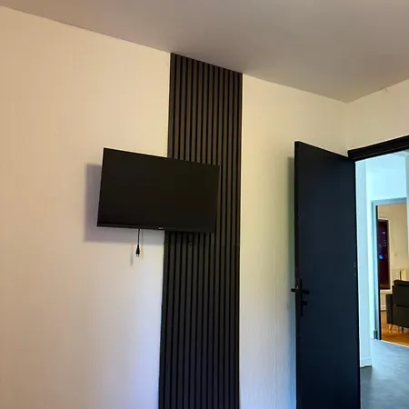 Maison Moderne En Face De La *