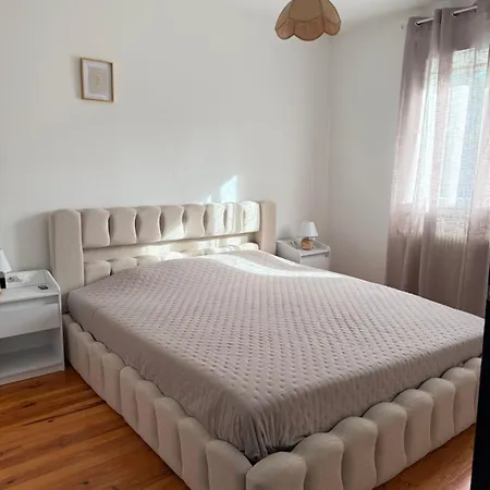 Maison Moderne En Face De La