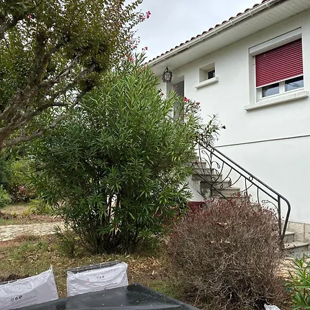 Maison Moderne En Face De La *