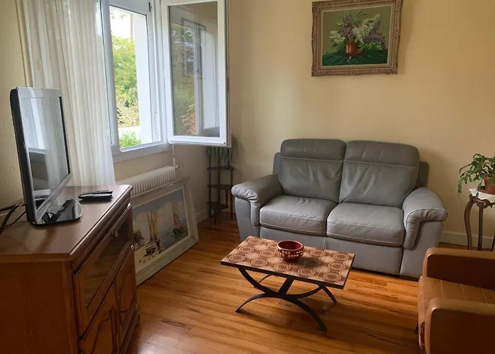 Maison En Face De La Semesterbostad *